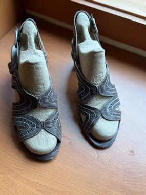 Women's Brown Cutout Slingback Sandals